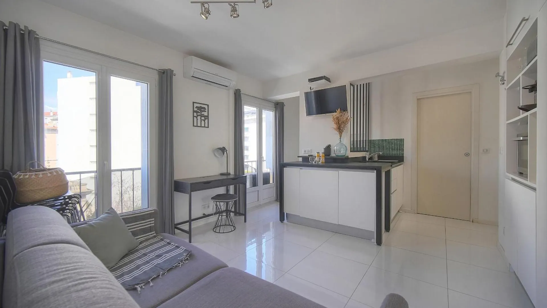Studio Fonctionnel Et Confortable A0B204 Cannes